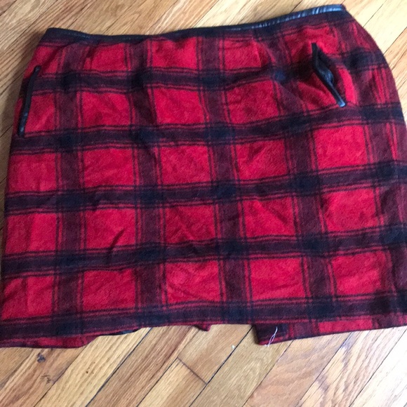 Plaid wool like skirt - Picture 2 of 4